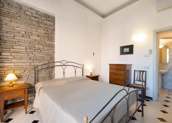 5 Mehari * Varigotti